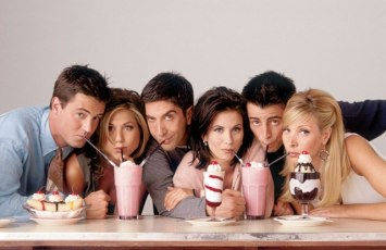 Left to Right: Chandler (Matthew Perry), Rachel (Jennifer Aniston), Ross (David Schwimmer), Monica (Courtney Cox), Joey (Matt LeBlanc), Phoebe (Lisa Kudrow)